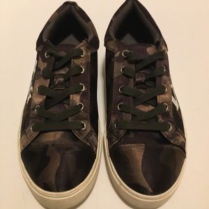 army fatigue tennis shoes